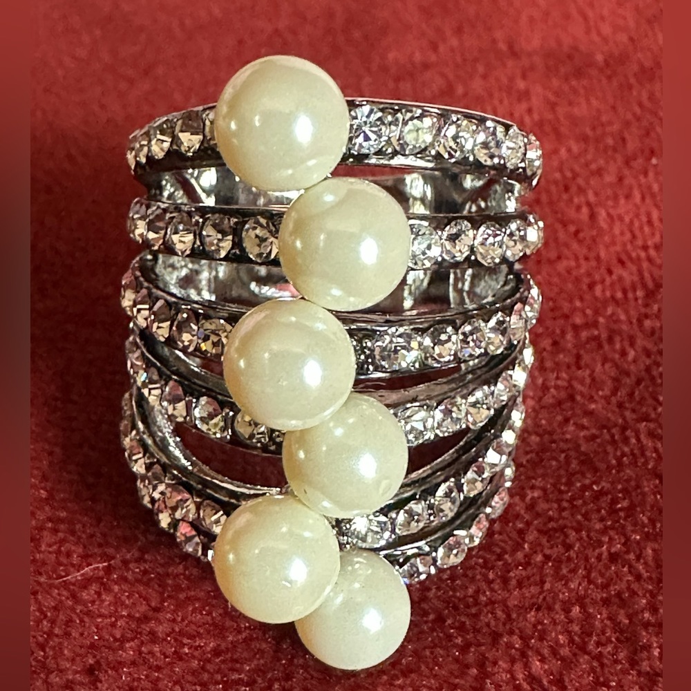 Vintage pearl crystal ring